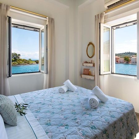 Sea Front Suite "Sea Tales" Gaios Extérieur photo